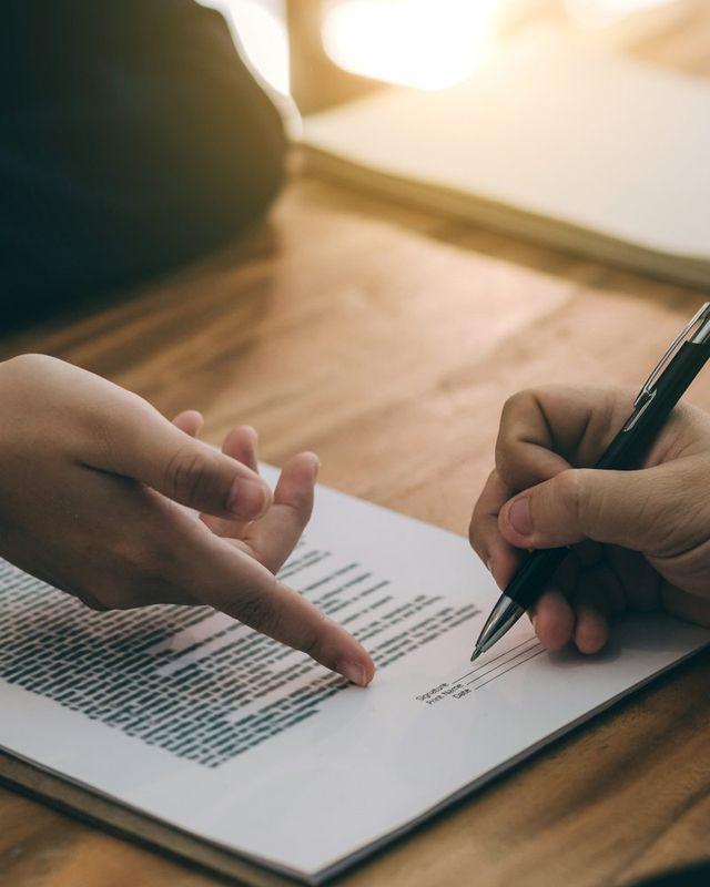 Échange autour d'un document juridique